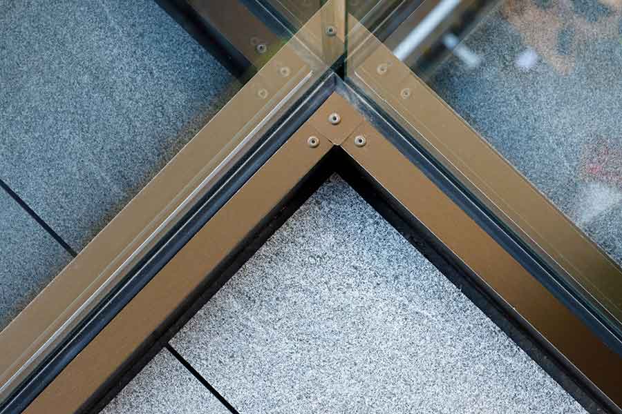 Balcony edge