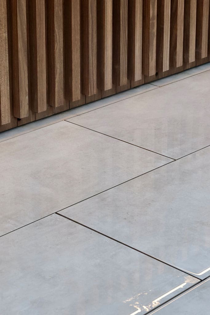 Paving edge